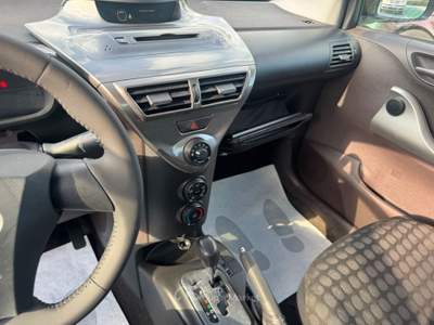 Toyota iQ GPL E AUTOMATICA Lilla usata Aquino