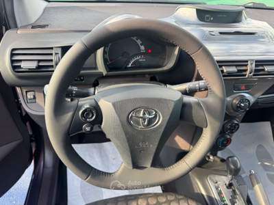 Toyota iQ GPL E AUTOMATICA Lilla usata Aquino
