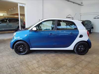 Smart ForFour 1.0 Passion Bianco usata Lucca