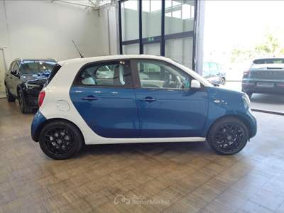Smart ForFour 1.0 Passion Bianco usata Lucca