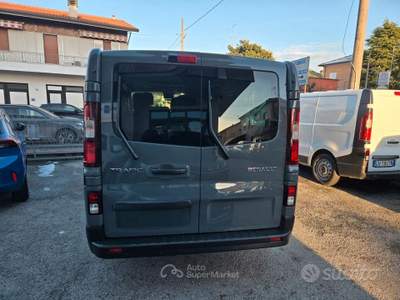 Renault Trafic PASSENGER BLUE dCi 150CV PL-TN EQUI usata Santarcangelo di Romagna