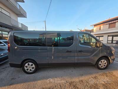 Renault Trafic PASSENGER BLUE dCi 150CV PL-TN EQUI usata Santarcangelo di Romagna