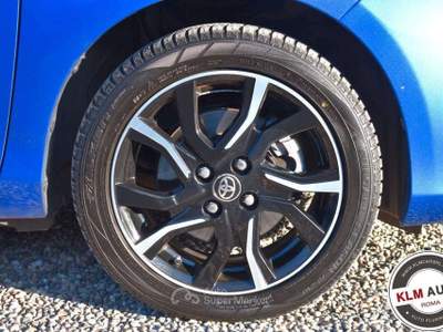 Toyota Yaris 1.5 Hybrid 5 porte Style *TETTO PANO* Blu/Azzurro usata Roma