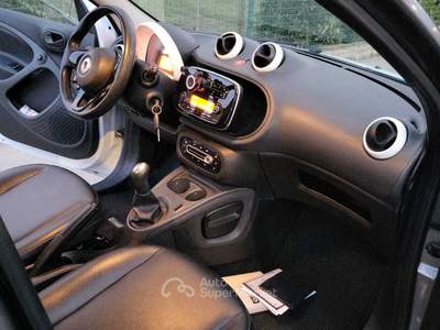 Smart ForFour CITYCAR NEOPATENTATI EURO 6 Bianco usata SCAFATI