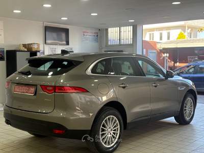 Jaguar F-Pace 2020 180 cv portfolio Bronzo usata Qualiano