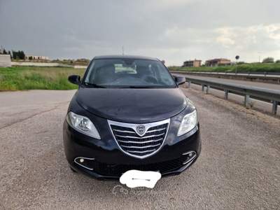 Lancia Ypsilon 85 CV 5 porte Metano Ecochic Gold Nero usata Gravina in Puglia