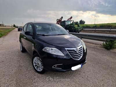Lancia Ypsilon 85 CV 5 porte Metano Ecochic Gold Nero usata Gravina in Puglia