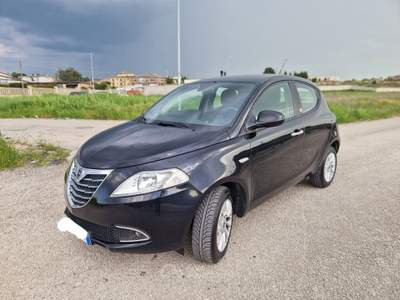 Lancia Ypsilon 85 CV 5 porte Metano Ecochic Gold Nero usata Gravina in Puglia