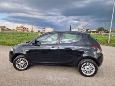 Lancia Ypsilon 85 CV 5 porte Metano Ecochic Gold Nero usata Gravina in Puglia