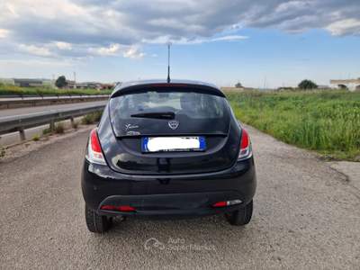 Lancia Ypsilon 85 CV 5 porte Metano Ecochic Gold Nero usata Gravina in Puglia