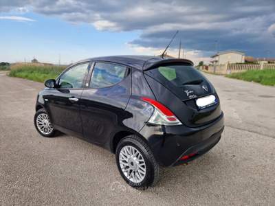 Lancia Ypsilon 85 CV 5 porte Metano Ecochic Gold Nero usata Gravina in Puglia
