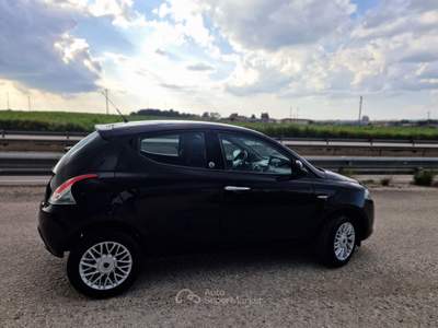 Lancia Ypsilon 85 CV 5 porte Metano Ecochic Gold Nero usata Gravina in Puglia
