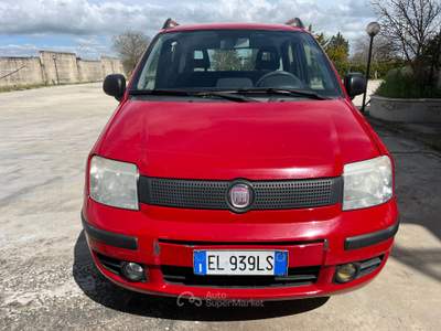 Fiat Panda 77cv Benzina - Metano 2012 Rosso usata Gravina in Puglia