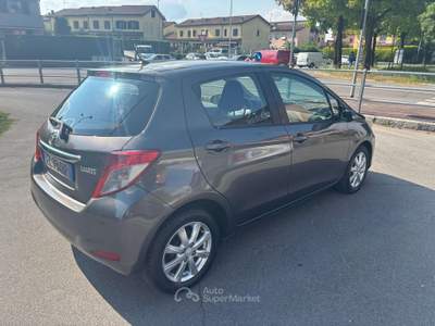Toyota Yaris 5p 1.4 d-4d Lounge NEOPATENTATI Grigio usata Treviglio