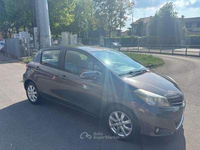 Toyota Yaris 5p 1.4 d-4d Lounge NEOPATENTATI Grigio usata Treviglio