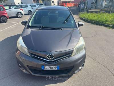 Toyota Yaris 5p 1.4 d-4d Lounge NEOPATENTATI Grigio usata Treviglio