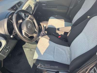 Toyota Yaris 5p 1.4 d-4d Lounge NEOPATENTATI Grigio usata Treviglio