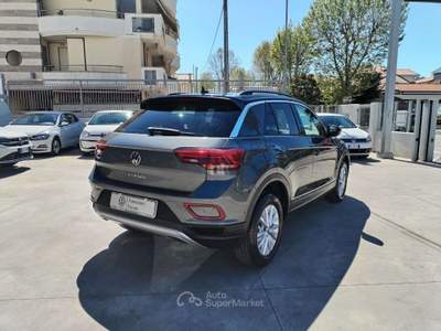 Volkswagen T-Roc 1.0 tsi Life 110cv -Telecamera-Cockpit Pro-Tech Pack-Climatronic- Grigio usata Francavilla al Mare