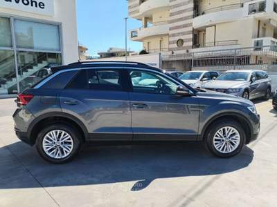 Volkswagen T-Roc 1.0 tsi Life 110cv -Telecamera-Cockpit Pro-Tech Pack-Climatronic- Grigio usata Francavilla al Mare