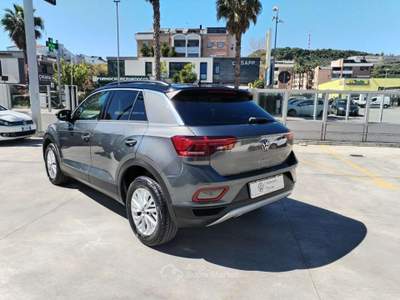 Volkswagen T-Roc 1.0 tsi Life 110cv -Telecamera-Cockpit Pro-Tech Pack-Climatronic- Grigio usata Francavilla al Mare