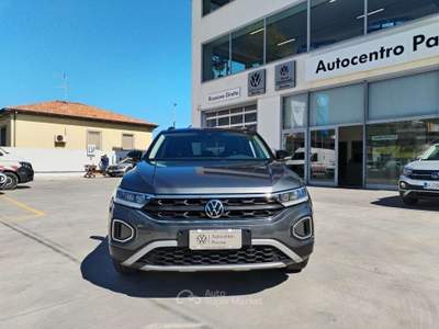 Volkswagen T-Roc 1.0 tsi Life 110cv -Telecamera-Cockpit Pro-Tech Pack-Climatronic- Grigio usata Francavilla al Mare