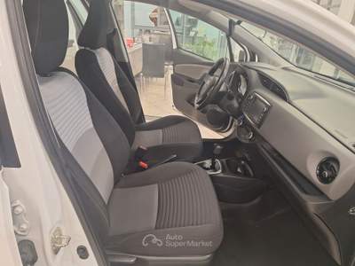 Toyota Yaris 5 porte Business Bianco usata Castel Gandolfo