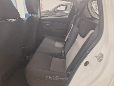Toyota Yaris 5 porte Business Bianco usata Castel Gandolfo