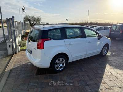 Peugeot 5008 7 posti Bianco usata Cascina