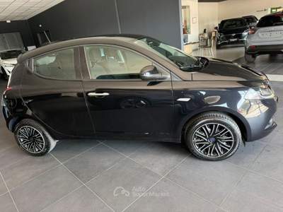 Lancia Ypsilon 1.0 FireFly 5 porte S&S Hybrid Ecochic Gold Nero usata ROVIGO
