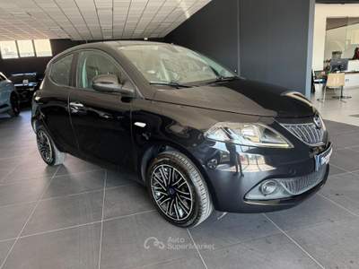 Lancia Ypsilon 1.0 FireFly 5 porte S&S Hybrid Ecochic Gold Nero usata ROVIGO