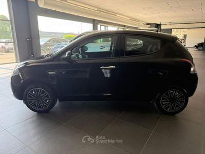 Lancia Ypsilon 1.0 FireFly 5 porte S&S Hybrid Ecochic Gold Nero usata ROVIGO