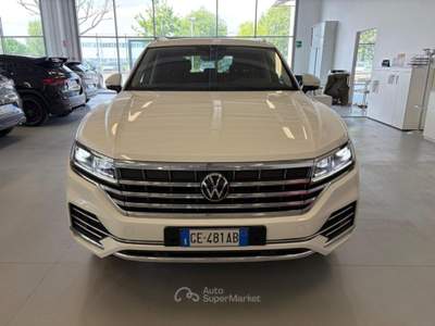 Volkswagen Touareg 3.0 V6 DIESEL 231cv CAMBIO AUTO. - STEERING PACK Bianco usata Alba