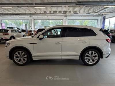 Volkswagen Touareg 3.0 V6 DIESEL 231cv CAMBIO AUTO. - STEERING PACK Bianco usata Alba