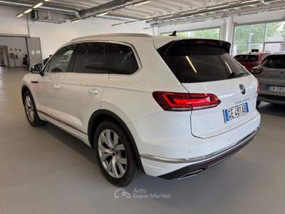 Volkswagen Touareg 3.0 V6 DIESEL 231cv CAMBIO AUTO. - STEERING PACK Bianco usata Alba