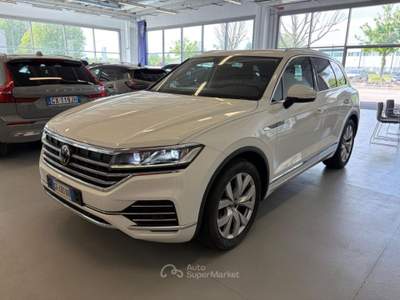 Volkswagen Touareg 3.0 V6 DIESEL 231cv CAMBIO AUTO. - STEERING PACK Bianco usata Alba