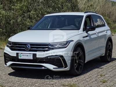 Volkswagen Tiguan VOLKSWAGEN Tiguan 2.0 TDI 150 CV SCR DSG R-Line Bianco usata CATANZARO