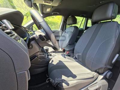 Volkswagen Tiguan VOLKSWAGEN Tiguan 2.0 TDI 150 CV SCR DSG R-Line Bianco usata CATANZARO