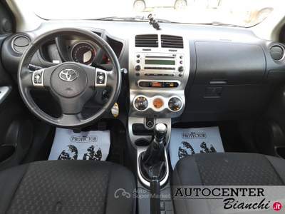 Toyota Urban Cruiser 1.4 d-4d Luxury Awd Nero usata Castelnovo ne' Monti