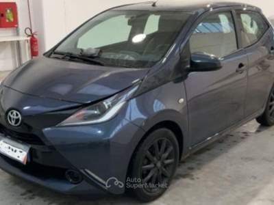 Toyota Aygo X Aygo 5p 1.0 x-play m-mt Blu/Azzurro usata Quarto