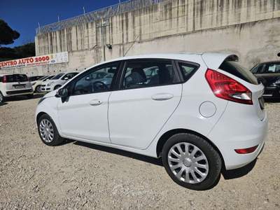 Ford Fiesta  1.4 16V 5p. Bz.- GPL Titanium Bs. Bianco usata Napoli