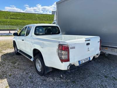 Mitsubishi L200 2.3 D Club Cab 4x4 Easy Select Invite Bianco usata Gemona del Friuli