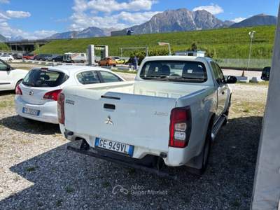 Mitsubishi L200 2.3 D Club Cab 4x4 Easy Select Invite Bianco usata Gemona del Friuli