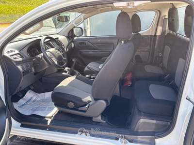 Mitsubishi L200 2.3 D Club Cab 4x4 Easy Select Invite Bianco usata Gemona del Friuli