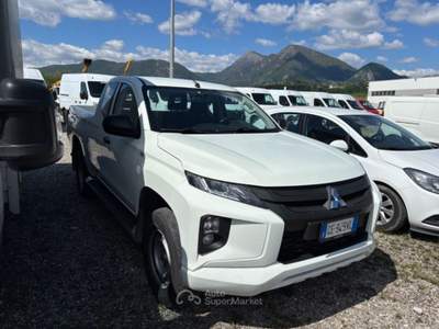 Mitsubishi L200 2.3 D Club Cab 4x4 Easy Select Invite Bianco usata Gemona del Friuli