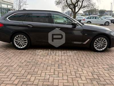 BMW Serie 5 520d BMW 520d xDrive Touring Luxury Nero usata Manerba del Garda