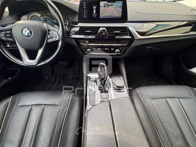 BMW Serie 5 520d BMW 520d xDrive Touring Luxury Nero usata Manerba del Garda