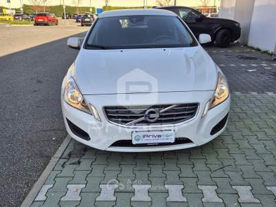 Volvo V60 VOLVO V60 D2 1.6 Kinetic Bianco usata Torino
