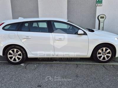 Volvo V60 VOLVO V60 D2 1.6 Kinetic Bianco usata Torino