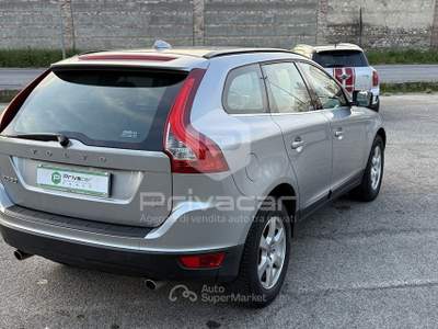 Volvo XC60 VOLVO XC60 2.4 D 163 CV AWD Geartronic Momentum Grigio usata Cuneo