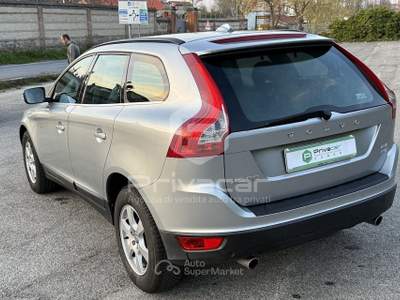 Volvo XC60 VOLVO XC60 2.4 D 163 CV AWD Geartronic Momentum Grigio usata Cuneo